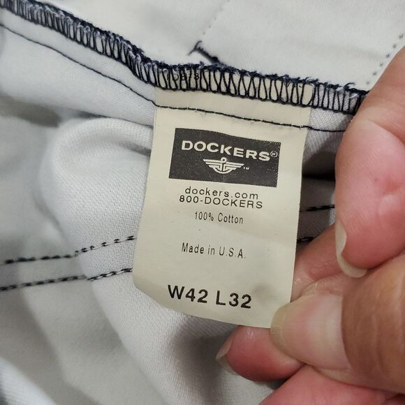 Dockers Golf 100% Cotton Men’s Navy Blue Shorts. Size 42 - Picture 6 of 6